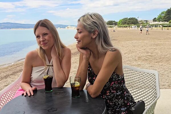 'Sex am Strand'-Szene aus Rebecca Volpetti & Veronica Leal - Summer Lust