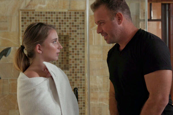 'Squirt'-Szene aus Macy Meadows - Making My Sister Squirt 2