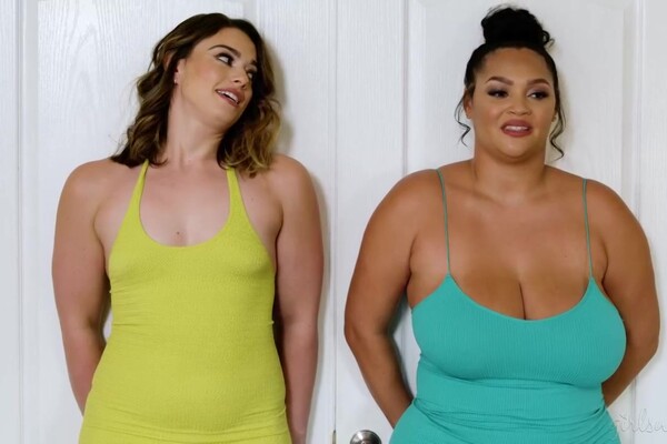 'Twins'-Szene aus Ashlyn Peaks & Sophia Burns - Lesbian Twin Flame