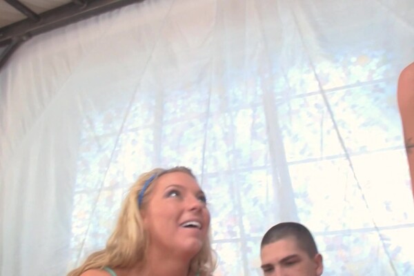 'Premium'-Szene aus Ally Kay & Victoria White - Sluts