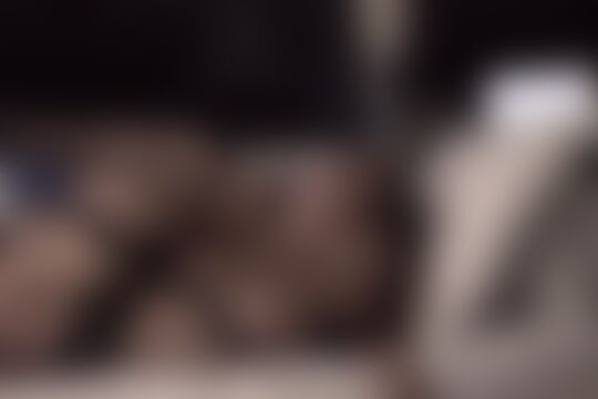 'Hausfrau'-Szene aus Die anbetungswürdige brünette Hausfrau Cara St. Germain fickt vor den Augen ihres Mannes