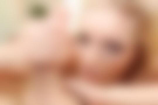 'Hawk Tuah'-Szene aus Klebrige Hände für die scharfe blonde Kylee Reese