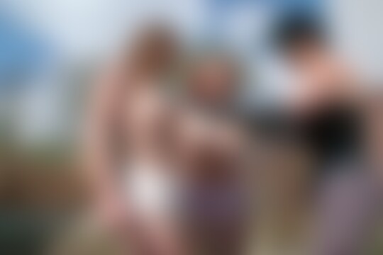 'Herrin'-Szene aus Pissspiele auf dem Hof der Herrin