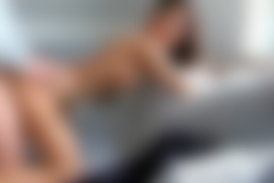 'Berlin'-Szene aus Sweet Amira, zart und brünett, bläst und fickt einen harten Schwanz