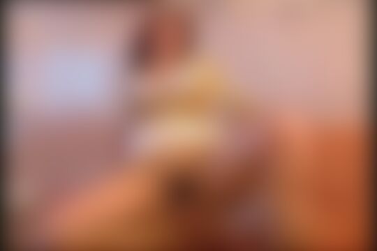 'Hängetitten'-Szene aus Reifer behaarter Rotschopf im Solarium in den Arsch gefickt