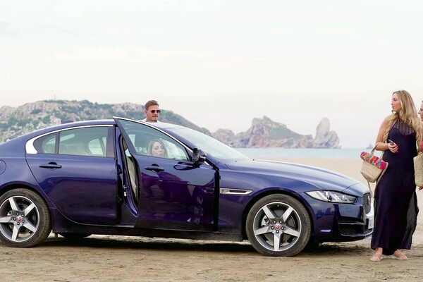 'Hausfrau'-Szene aus Kim Davis, Lilli Vanilli & Mia Blow - Hausfrau Holidays 2