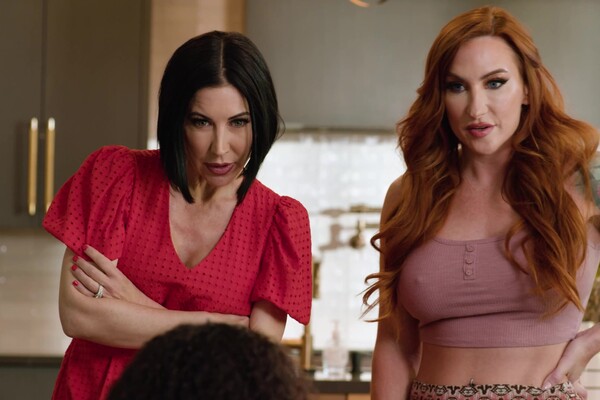 'Bett'-Szene aus Alexis Tae, Brooke Barclays & Chloe Surreal - Touch Of Trouble