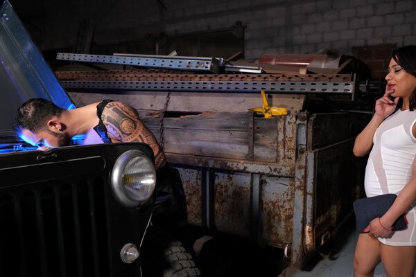 'Ehefrau'-Szene aus Cristina Starr - Die freizügige Ehefrau des Werkstattbesitzers