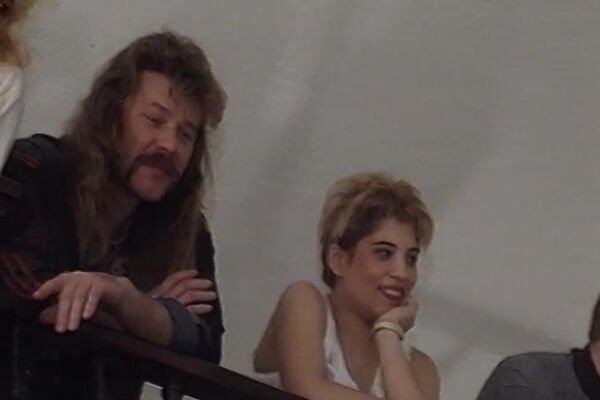 'Twins'-Szene aus Shaved-Twins (Tabu) Szene 1