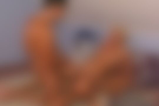 'Bett'-Szene aus Im Bett mit zwei Schwänzen