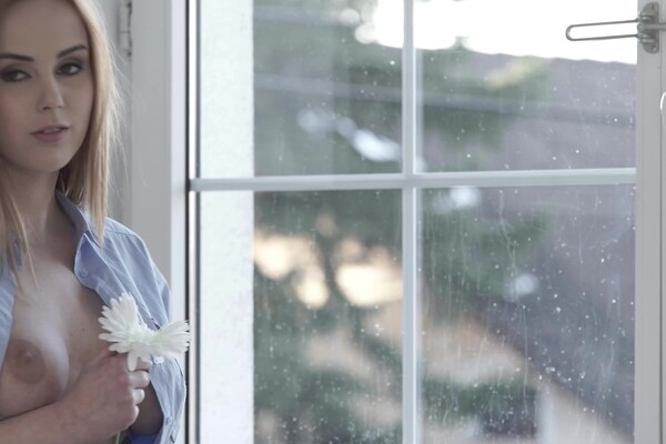 'Erotica'-Szene aus Red Bird & Veronica Clark - Tight European Beauties 4