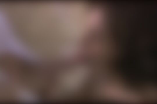 'Farm'-Szene aus Junge Brünette erst geleckt, dann in den süßen Arsch gefickt