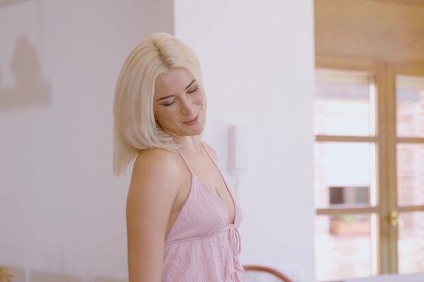 'Chef'-Szene aus Angelique Rose - Young Housewives