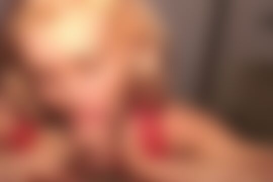 'Piercings'-Szene aus Junge Blondine mit Piercings von einem massiven Schwanz gestopft