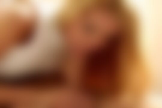 'Hentai'-Szene aus Verliebtes junges Paar küssen und ficken mit Leidenschaft