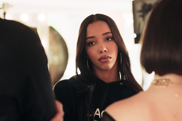 'Kostüm'-Szene aus Outdoor-Lust mit Stefany Kyler & Jason Luv in Vogue 2