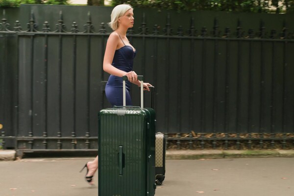 'Swinger'-Szene aus Ashby Winters intensiver Dreier in Vogue 2