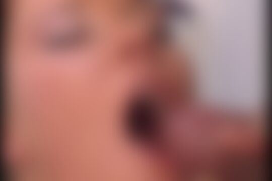 'Toilette'-Szene aus Tyra Misoux auf der Unisex-Toilette