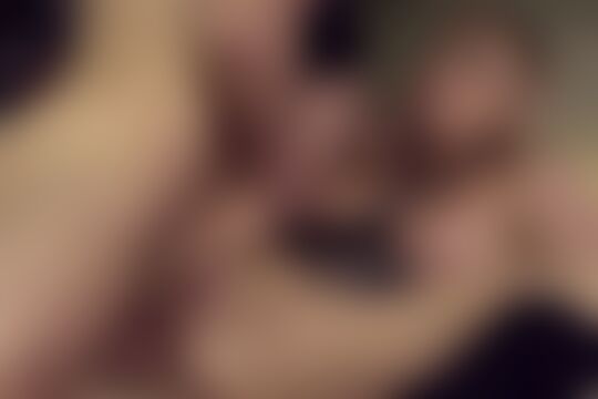 'Escort'-Szene aus Cara & Lucy: Escort Gruppensex Deluxe