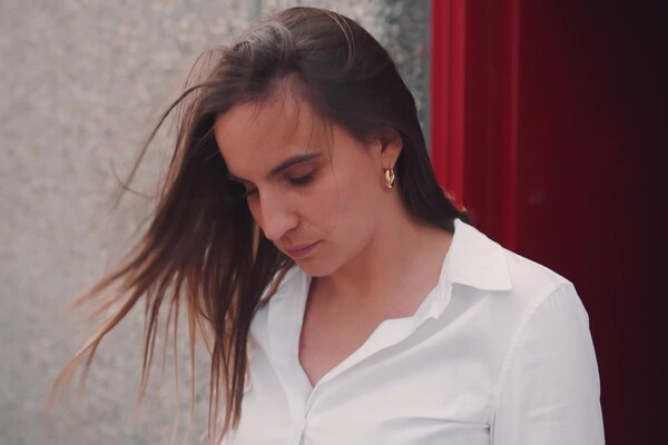 'Nackt in der Öffentlichkeit'-Szene aus Gigi Max - De TV-Fluitseraar