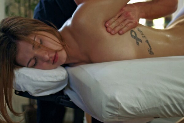 'Gothic'-Szene aus Leah Gotti - Massage Me Hard 2