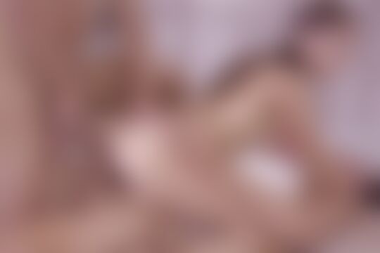 'Yoga'-Szene aus Evelina Darling - Yoga Studio 2