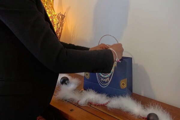 'Christmas'-Szene aus Cléa Gaultier - A Christmas Party With Friends