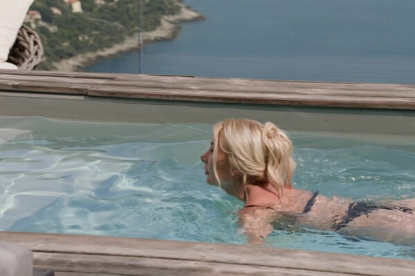 'Masseuse'-Szene aus Marilyn Crystal - Sweat Equity 2