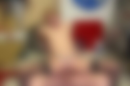 'Lustig'-Szene aus Groß und schlank, rotblond und geil. Die tätowierte Sina Longleg lässt älteren Typen ran