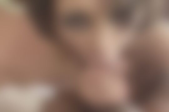 'Paar'-Szene aus Für ein paar Geschenke lässt Babe Nikita Belluci den Sugar Daddy in alle ihre Löcher rein