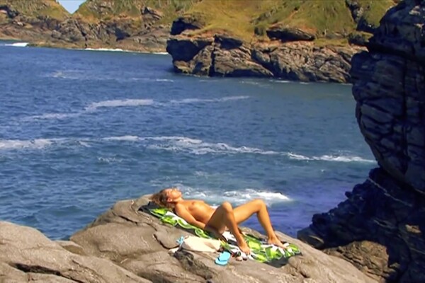 'Titjob'-Szene aus Titof - Little Gang Bang: Geile Stuten