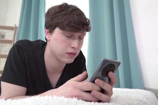 '18 Jahre alt'-Szene aus My Grandma And Her Boy Toy 6 (Mature XXX) Szene 3