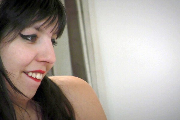 'Lack'-Szene aus Geile schlampe in Lack und Leder wird gefickt von 2 Schwänzen