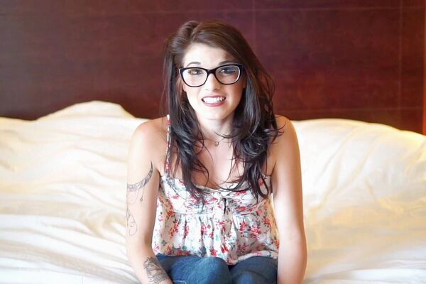 'Karneval'-Szene aus Karmen Haze - It's Never Enough