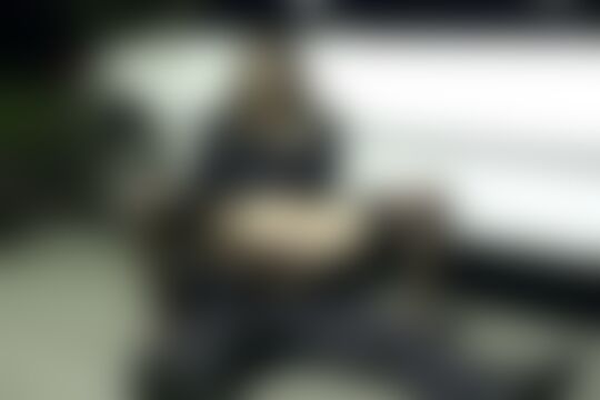 'Verheiratet'-Szene aus Brünettes Babe mit Brille auf der Straße gevögelt