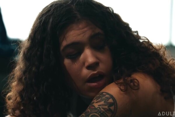 'Premium'-Szene aus Nicole Luva & Rebel Rhyder - On The Edge