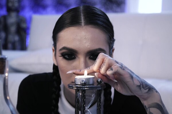 'Gothic'-Szene aus Jane Wilde & Marley Brinx - Hardcore Goth Chicks