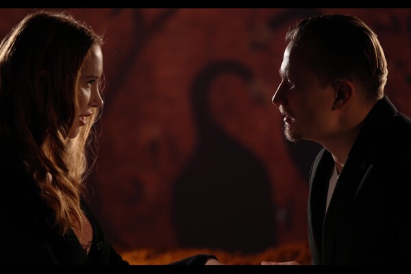 'Clown'-Szene aus Lenina Crowne - Sex At Eight