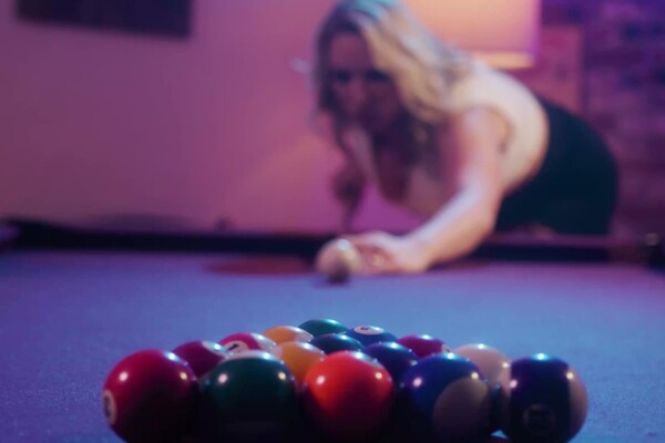 'Glory Hole'-Szene aus Janie Blade & Rachael Cavalli - Hole In One