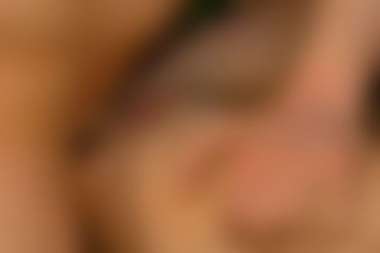 'Mollig'-Szene aus Junge scharfe Masseuse in Aktion