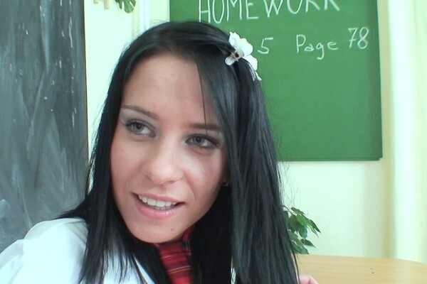 'Rauchen'-Szene aus Jessica Rox - Schoolgirls Being Horny