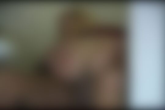 'Toilette'-Szene aus Gelenkige Blondine im geilen Outfit auf Toilette in den Arsch gebumst