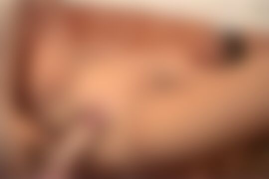 'Dusche'-Szene aus Fickluder unter der Dusche mit Schwanz versorgt