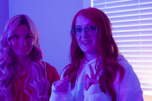 'Cheerleader'-Szene aus Lacy Tate - Sis Swap 7