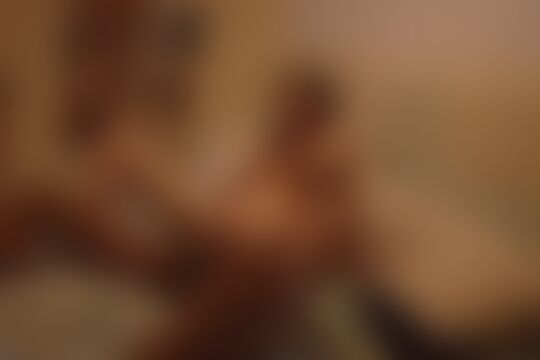 'Bett'-Szene aus Vom Bett ins Bad: Sinnlich romantischer Sex mit der hübschen brünetten Casey Calvert