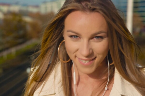 'Rasierte Muschi'-Szene aus Angel Emily - Tushy Raw: V34