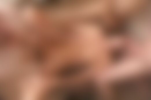 'Office'-Szene aus Kurzhaarige Amateurin im Büro von zahlreichen Männern hart rangenommen