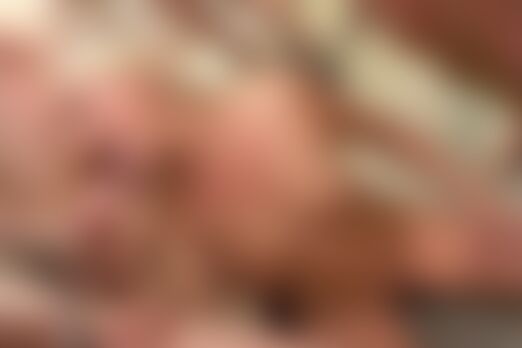 'Schlagen'-Szene aus Gangbang im Pornoshop