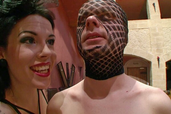 'Sklaven'-Szene aus Cruel Femdome 31: Die Sklaven-Fabrik 3 (MMV) Szene 2