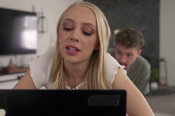 'Hairy'-Szene aus Braylin Bailey - Deep In My Hairy Step Sister 4